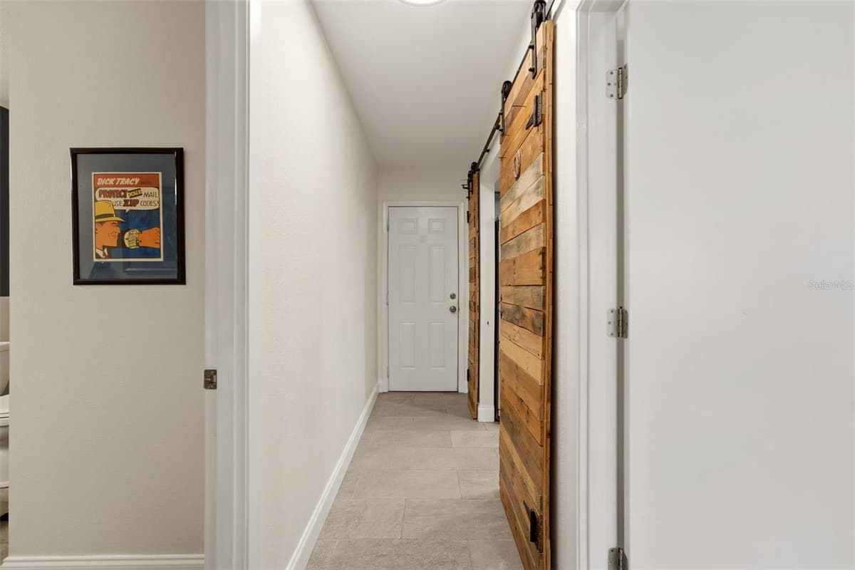 290 CAPRI AVENUE — photo 26 of 62
