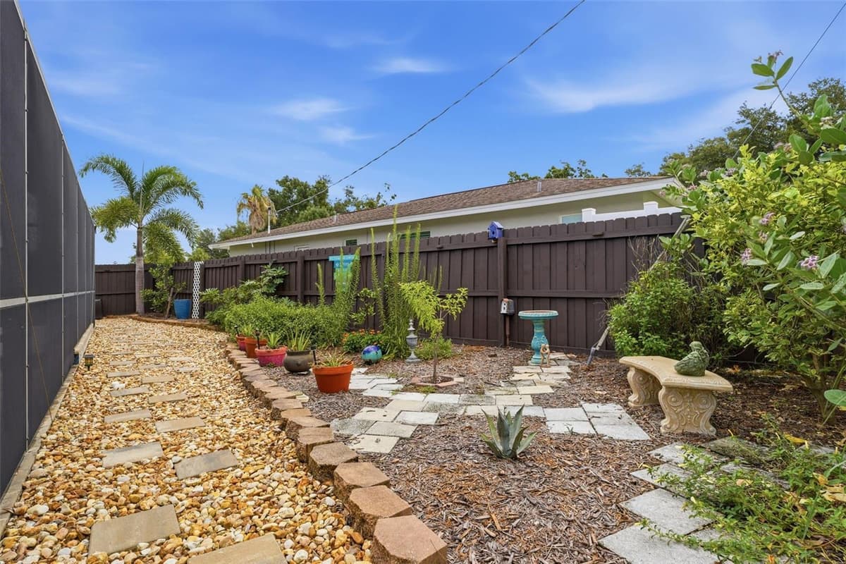 290 CAPRI AVENUE — photo 40 of 62