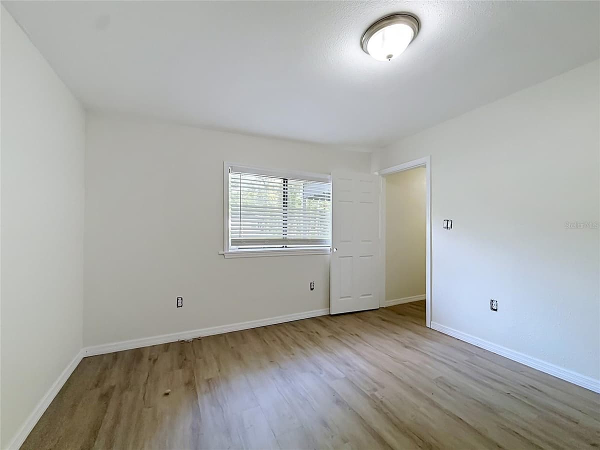 5360 ELM AVENUE — photo 20 of 38