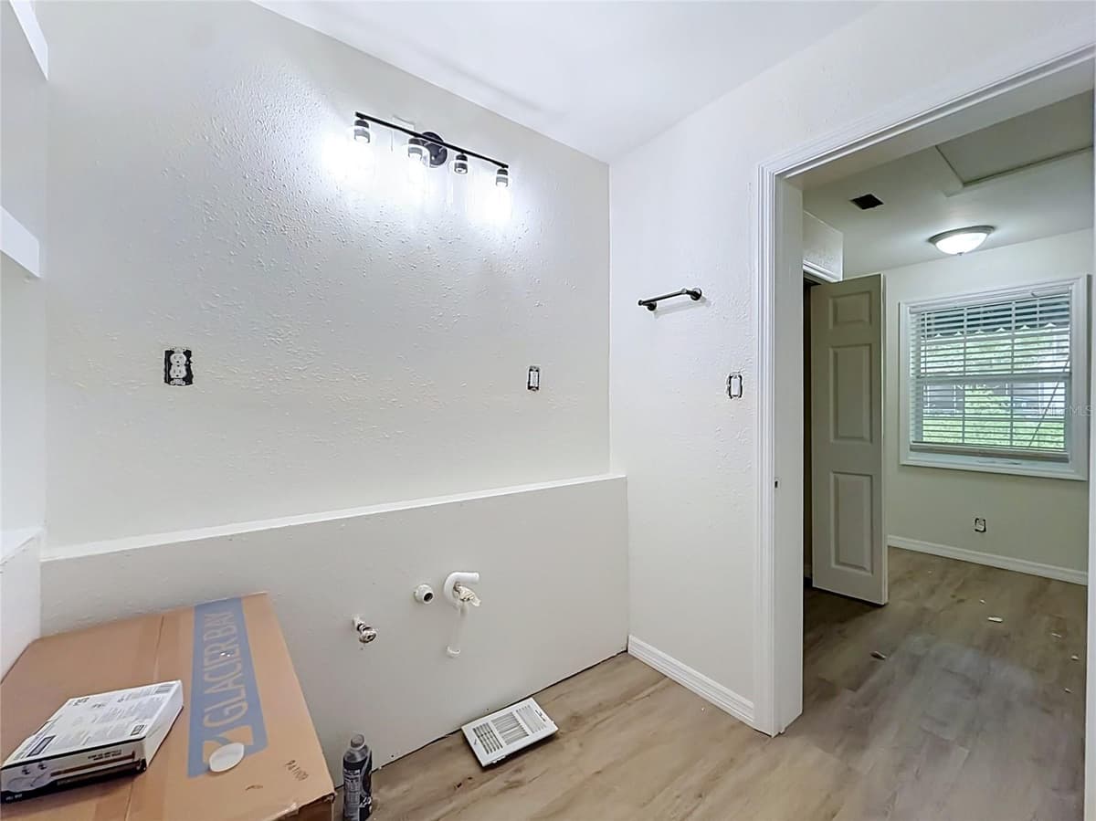 5360 ELM AVENUE — photo 17 of 38