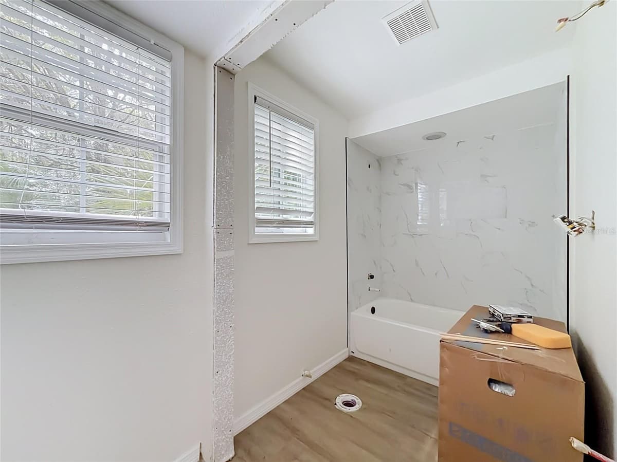5360 ELM AVENUE — photo 21 of 38