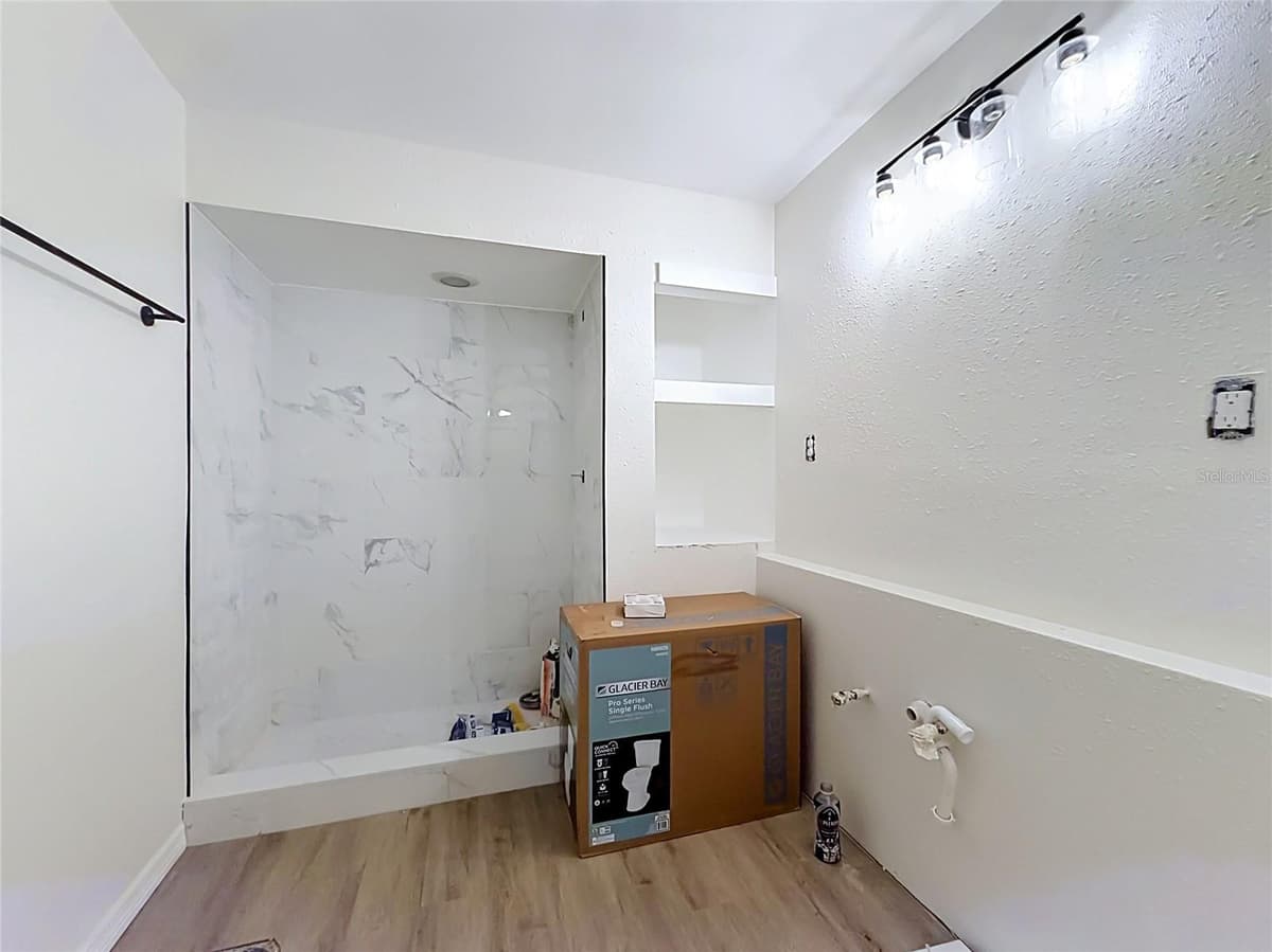5360 ELM AVENUE — photo 16 of 38