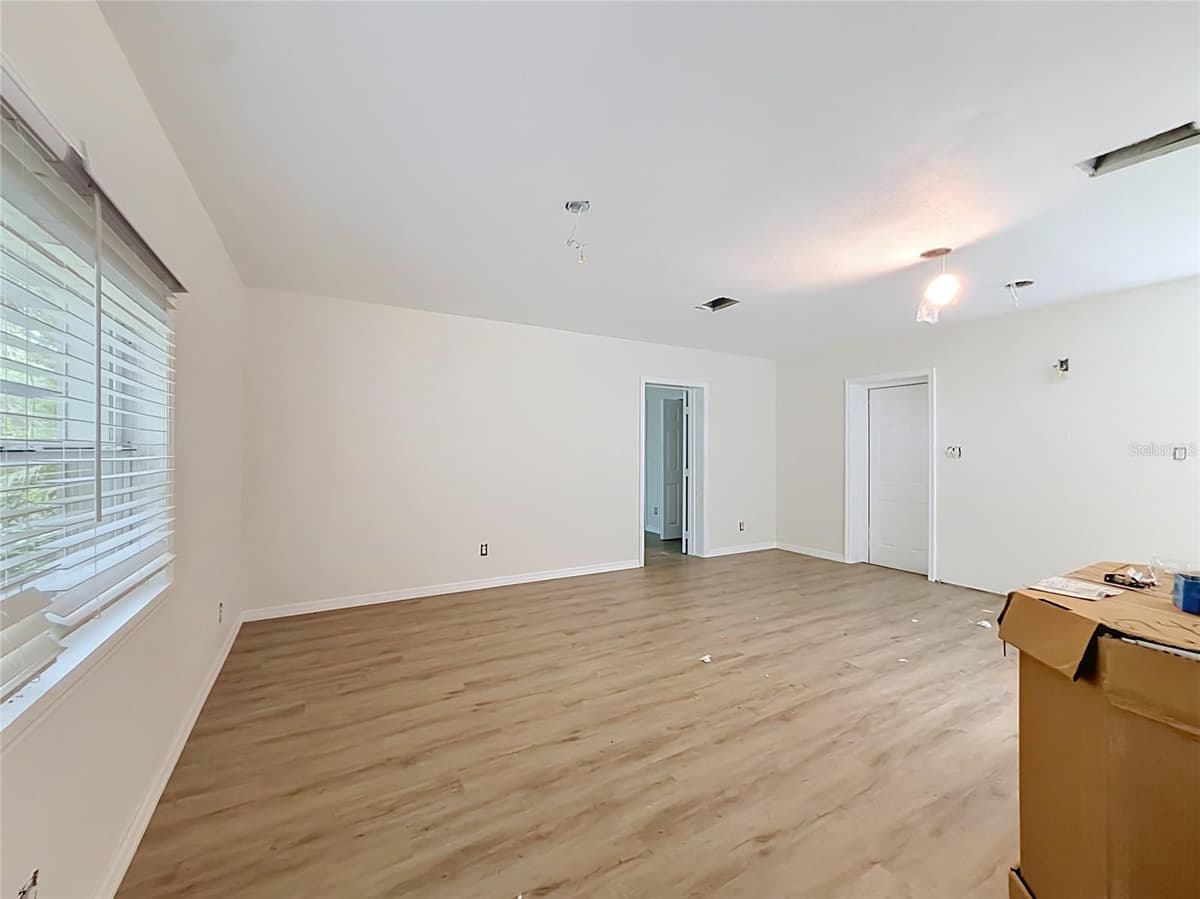 5360 ELM AVENUE — photo 7 of 38
