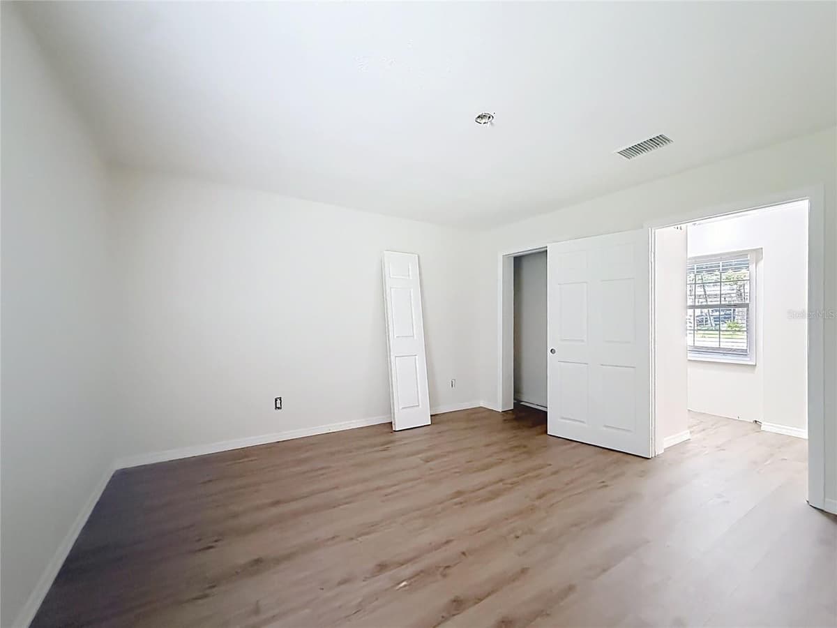 5360 ELM AVENUE — photo 15 of 38