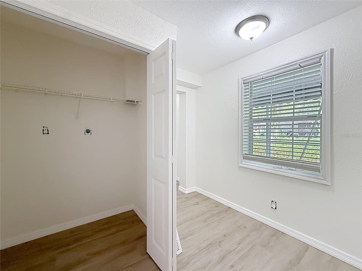 5360 ELM AVENUE — photo 23 of 38