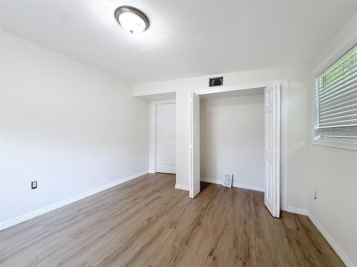 5360 ELM AVENUE — photo 19 of 38