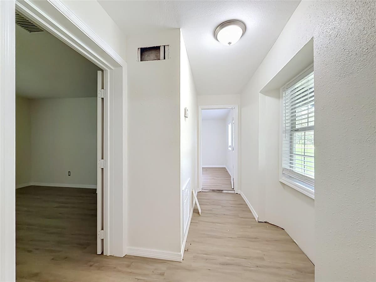 5360 ELM AVENUE — photo 13 of 38