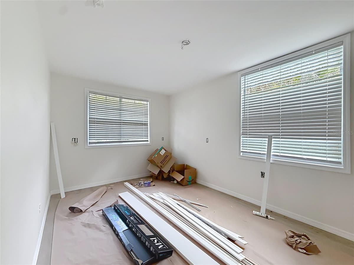 5360 ELM AVENUE — photo 11 of 38