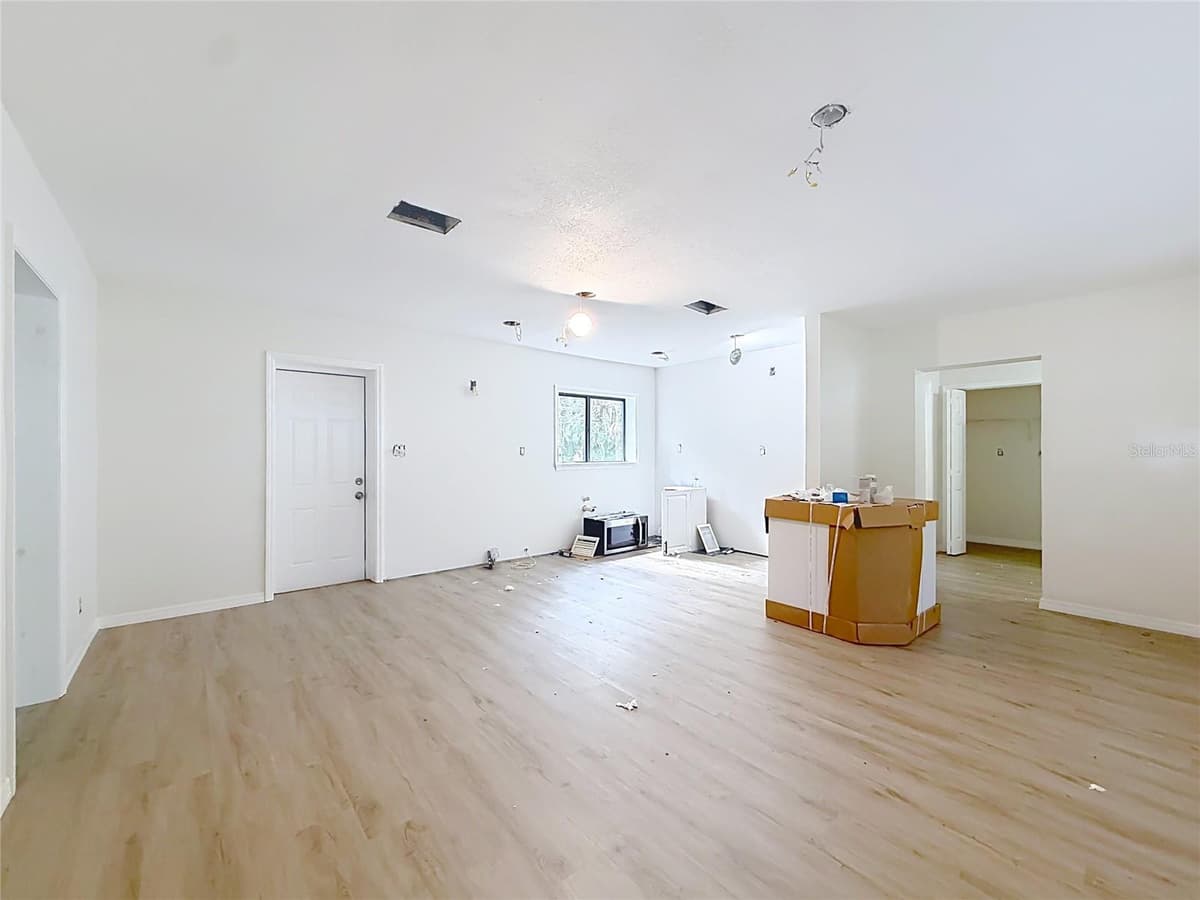 5360 ELM AVENUE — photo 8 of 38