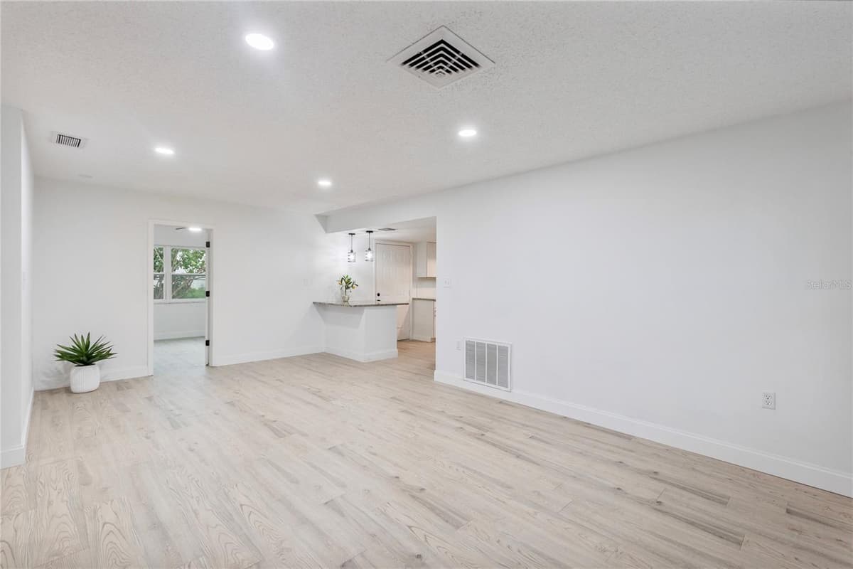 9324 WHITMAN LANE — photo 7 of 27