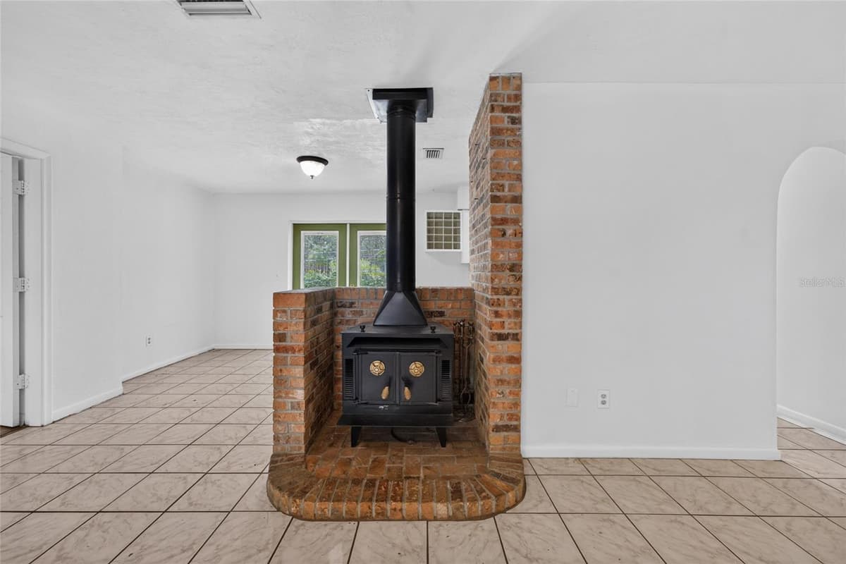 4820 4TH PLACE — photo 9 of 46