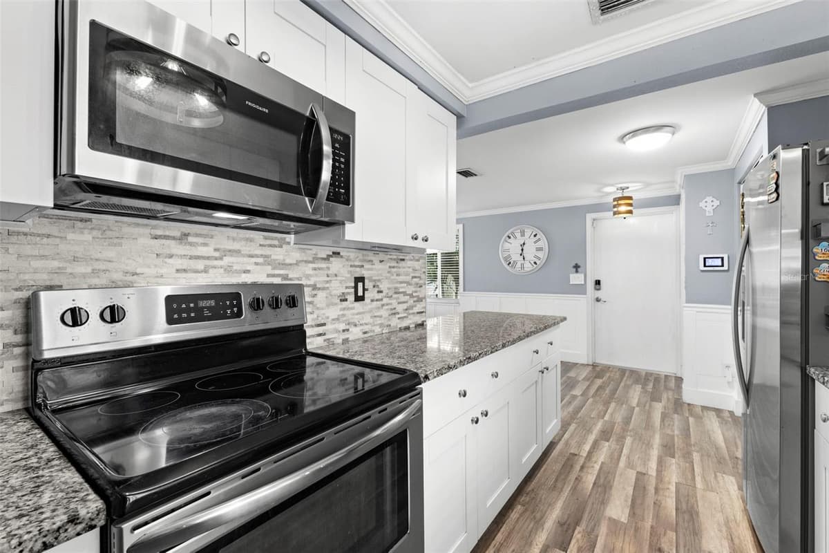 5210 6TH STREET — photo 8 of 29