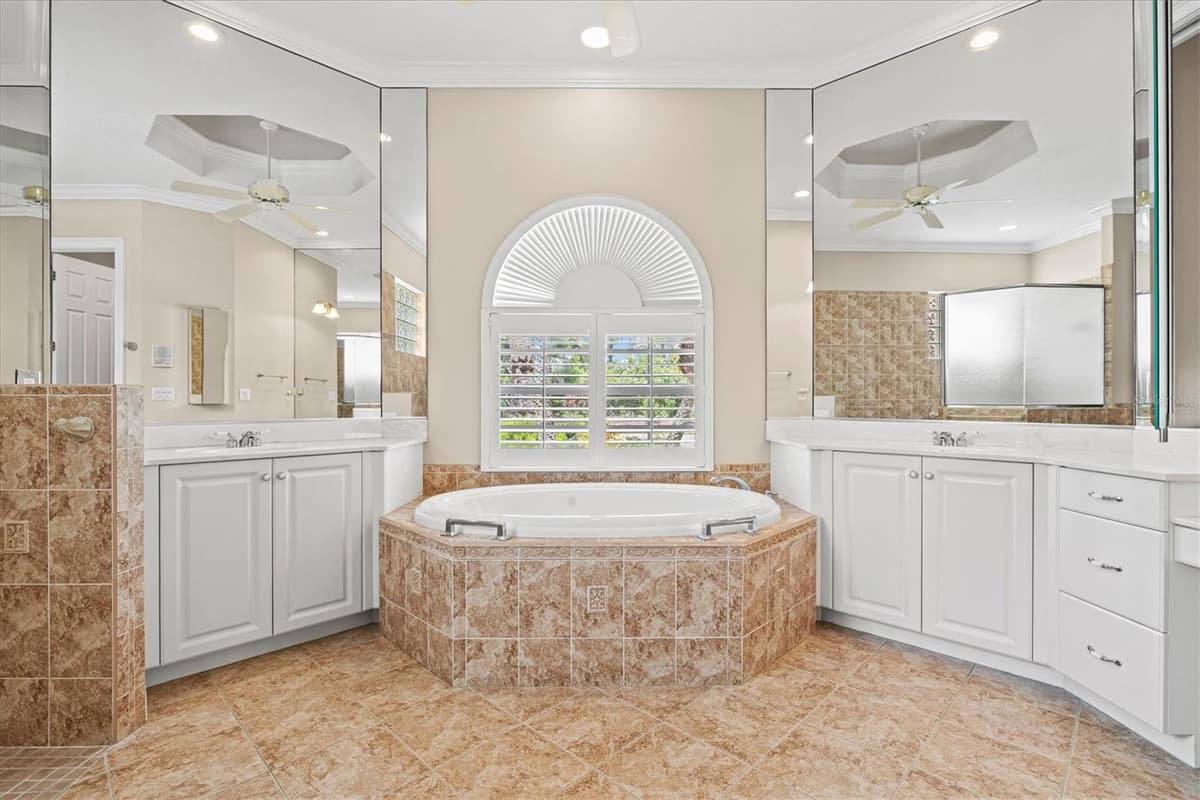 4364 CORSO VENETIA BOULEVARD — photo 42 of 92