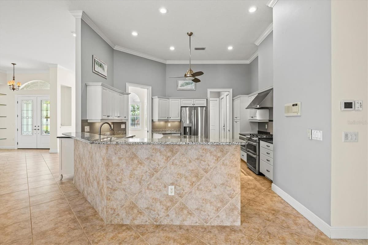 4364 CORSO VENETIA BOULEVARD — photo 22 of 92