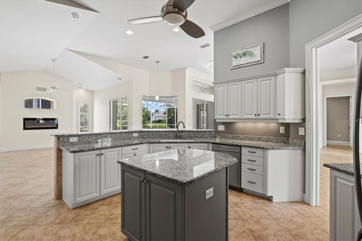 4364 CORSO VENETIA BOULEVARD — photo 25 of 92