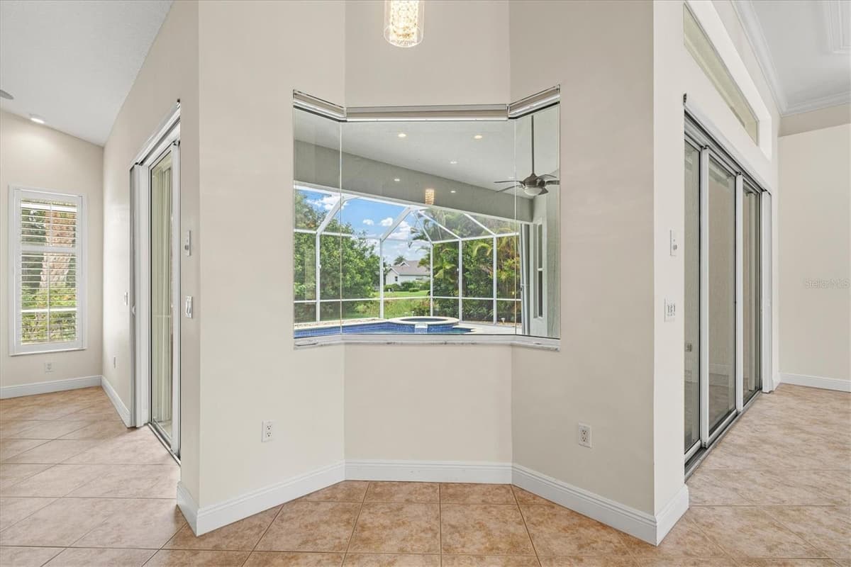 4364 CORSO VENETIA BOULEVARD — photo 28 of 92