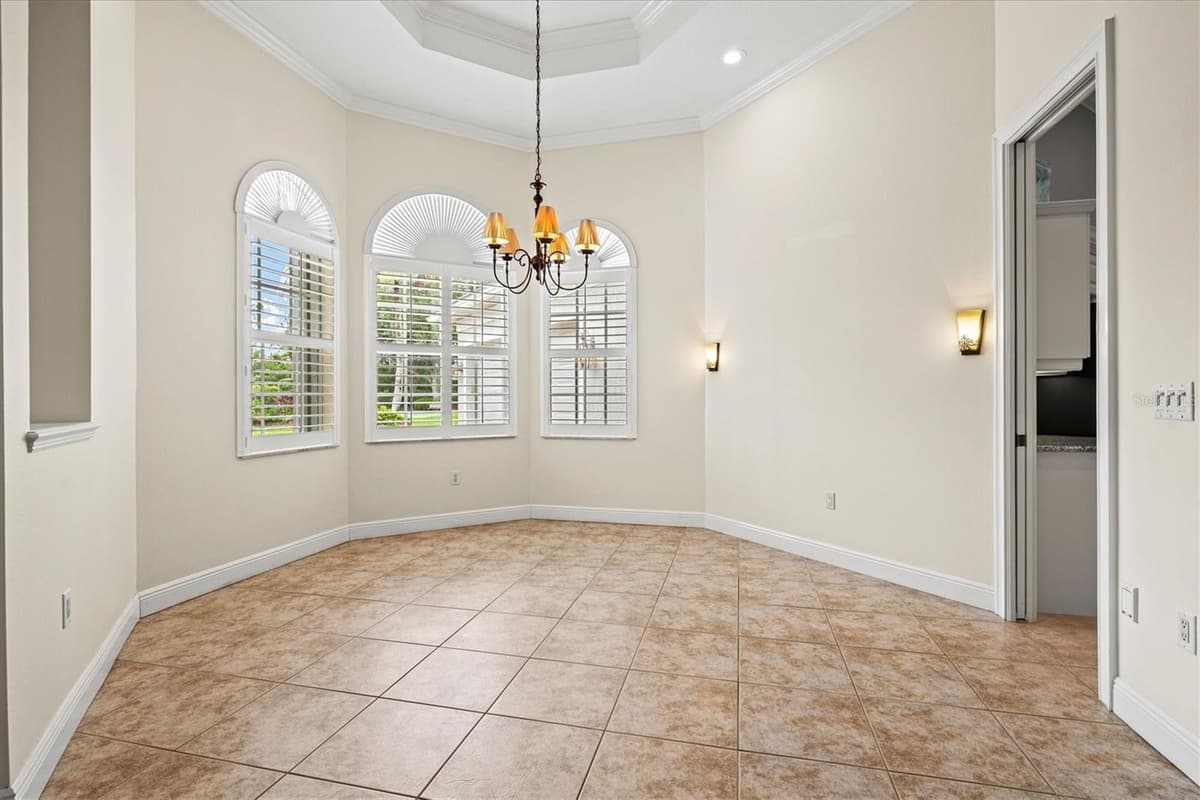 4364 CORSO VENETIA BOULEVARD — photo 9 of 92