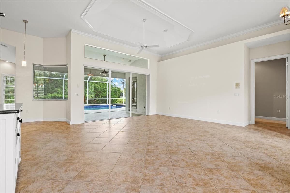 4364 CORSO VENETIA BOULEVARD — photo 14 of 92