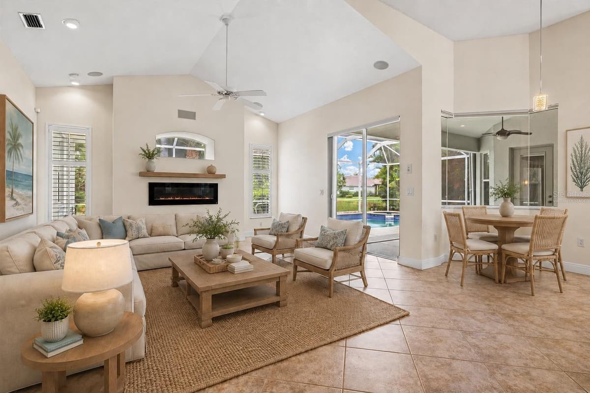4364 CORSO VENETIA BOULEVARD — photo 4 of 92