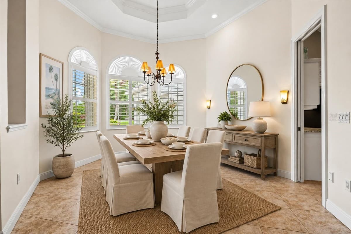 4364 CORSO VENETIA BOULEVARD — photo 10 of 92