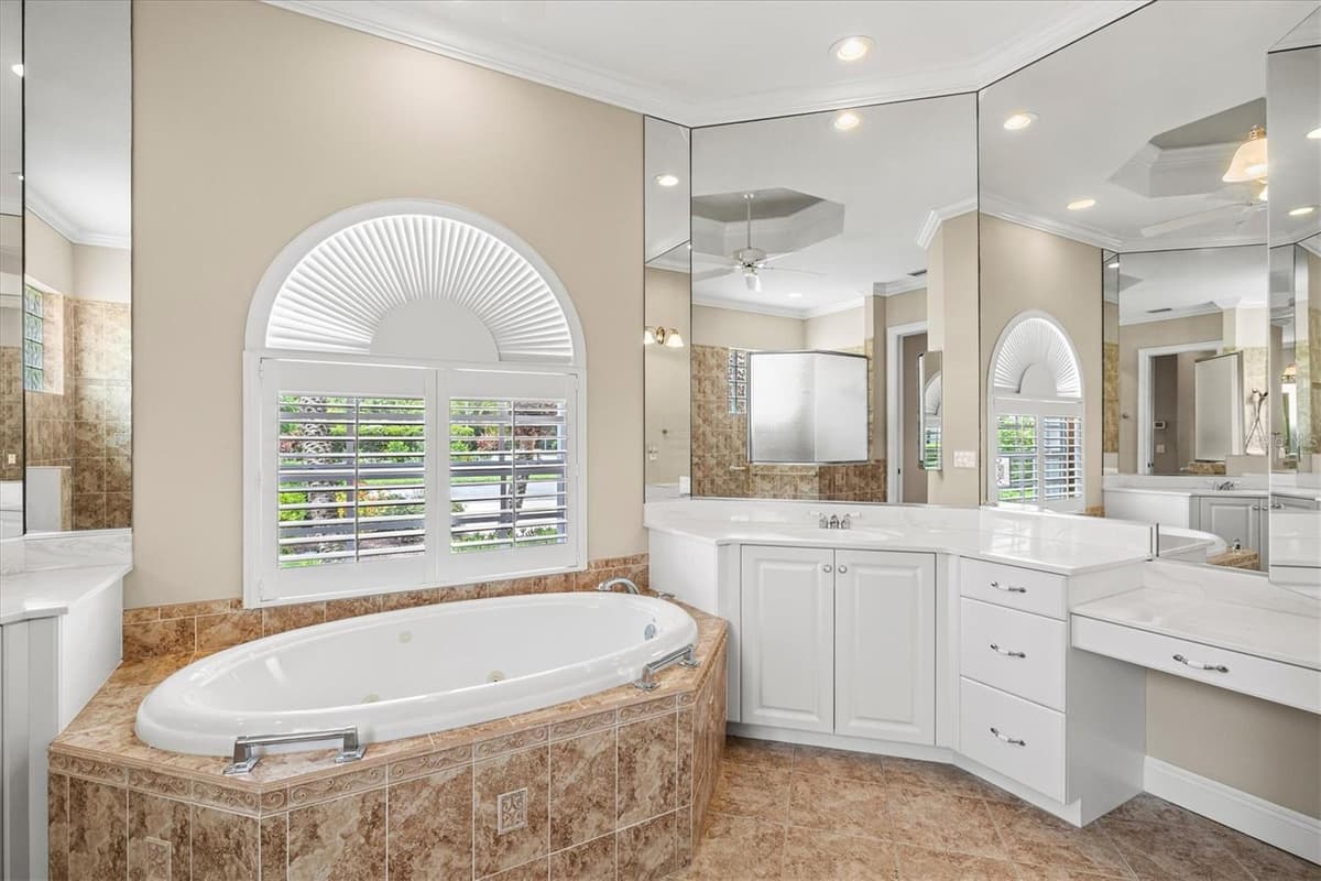 4364 CORSO VENETIA BOULEVARD — photo 43 of 92