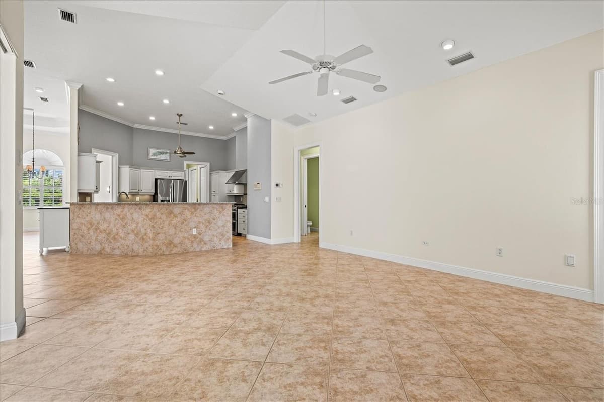 4364 CORSO VENETIA BOULEVARD — photo 34 of 92