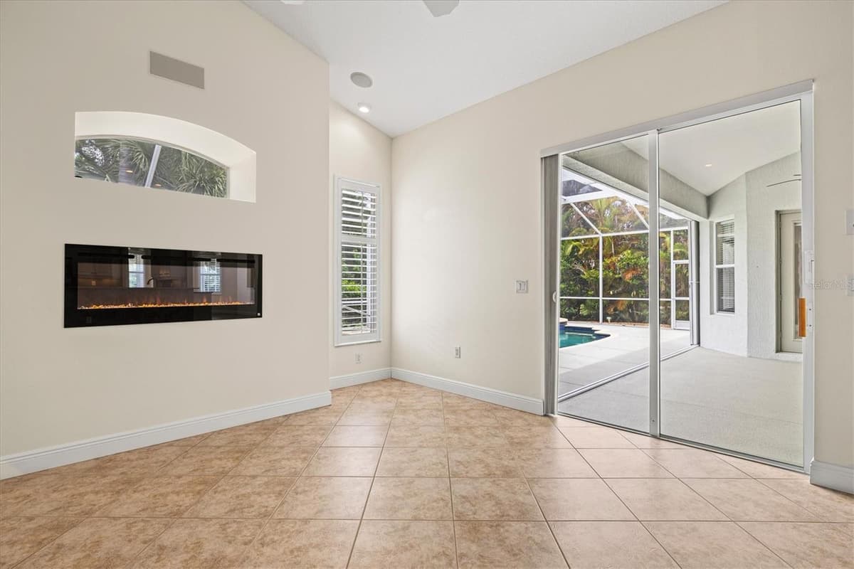 4364 CORSO VENETIA BOULEVARD — photo 32 of 92