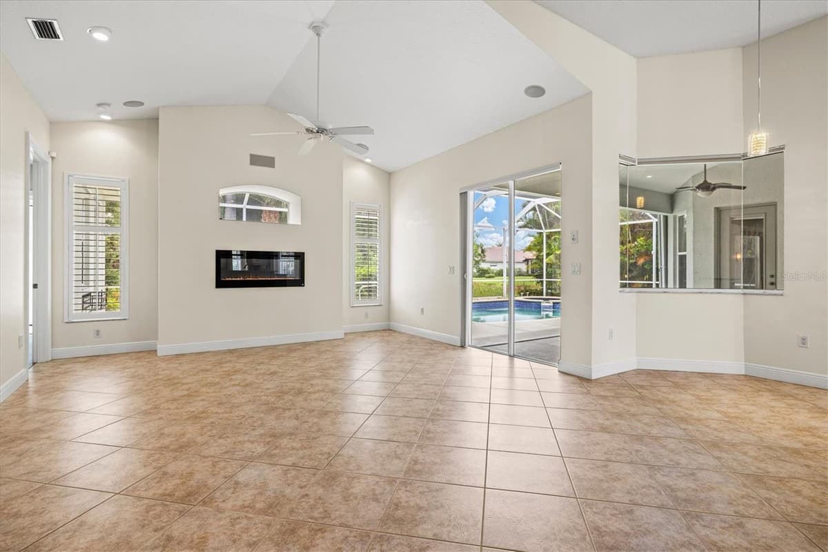 4364 CORSO VENETIA BOULEVARD — photo 29 of 92