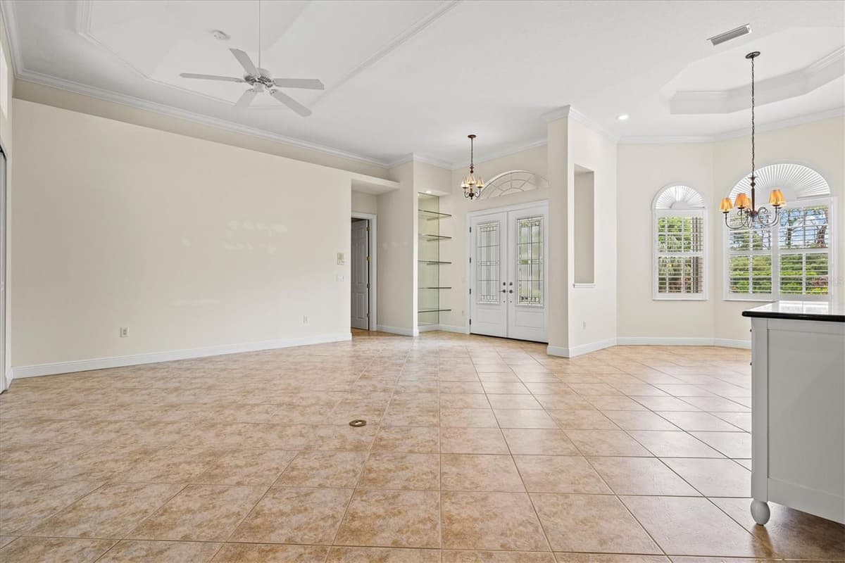 4364 CORSO VENETIA BOULEVARD — photo 19 of 92