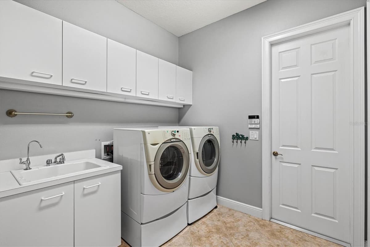4364 CORSO VENETIA BOULEVARD — photo 58 of 92