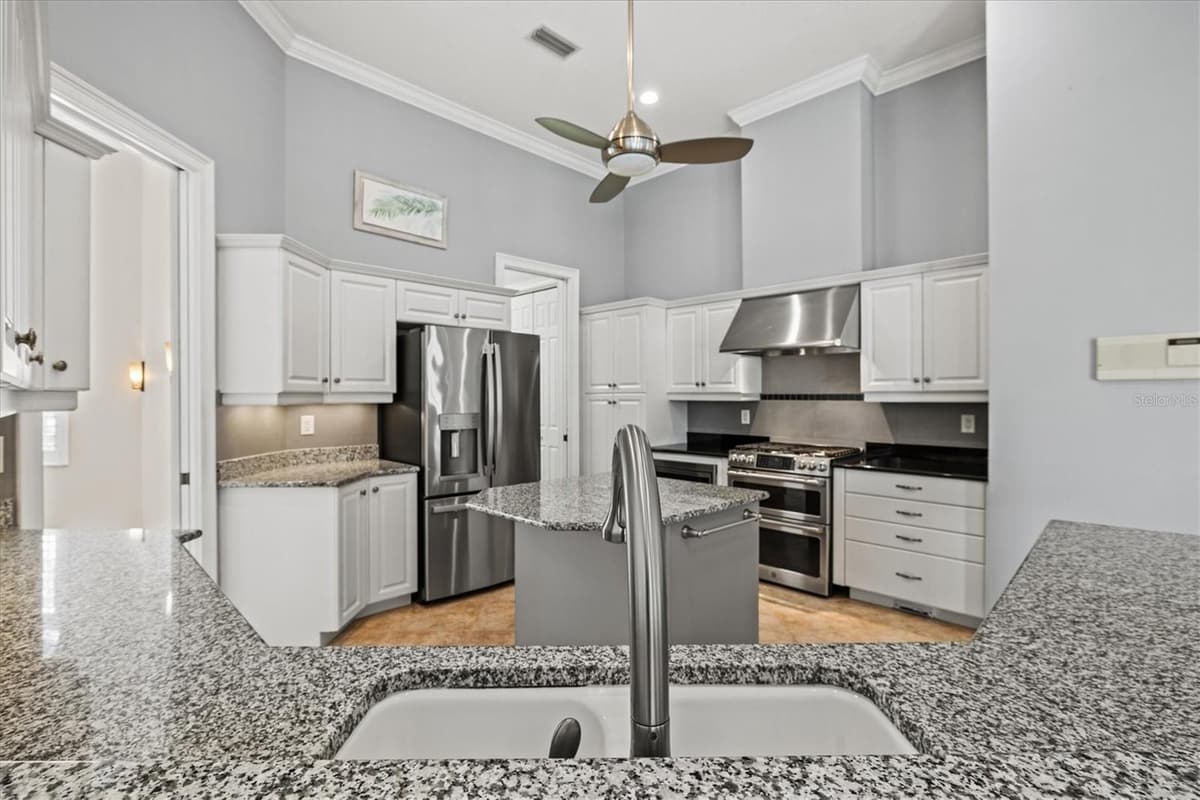 4364 CORSO VENETIA BOULEVARD — photo 23 of 92