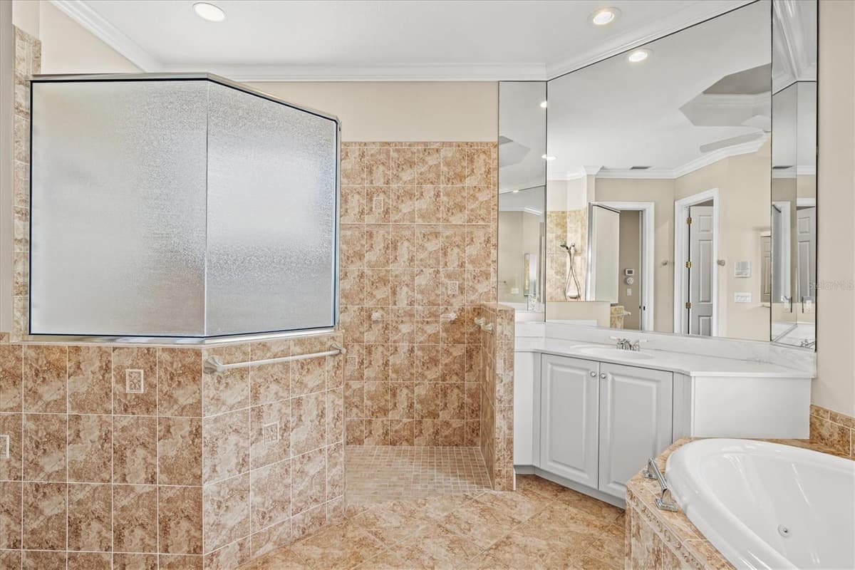 4364 CORSO VENETIA BOULEVARD — photo 44 of 92