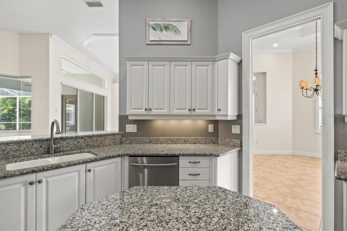 4364 CORSO VENETIA BOULEVARD — photo 27 of 92