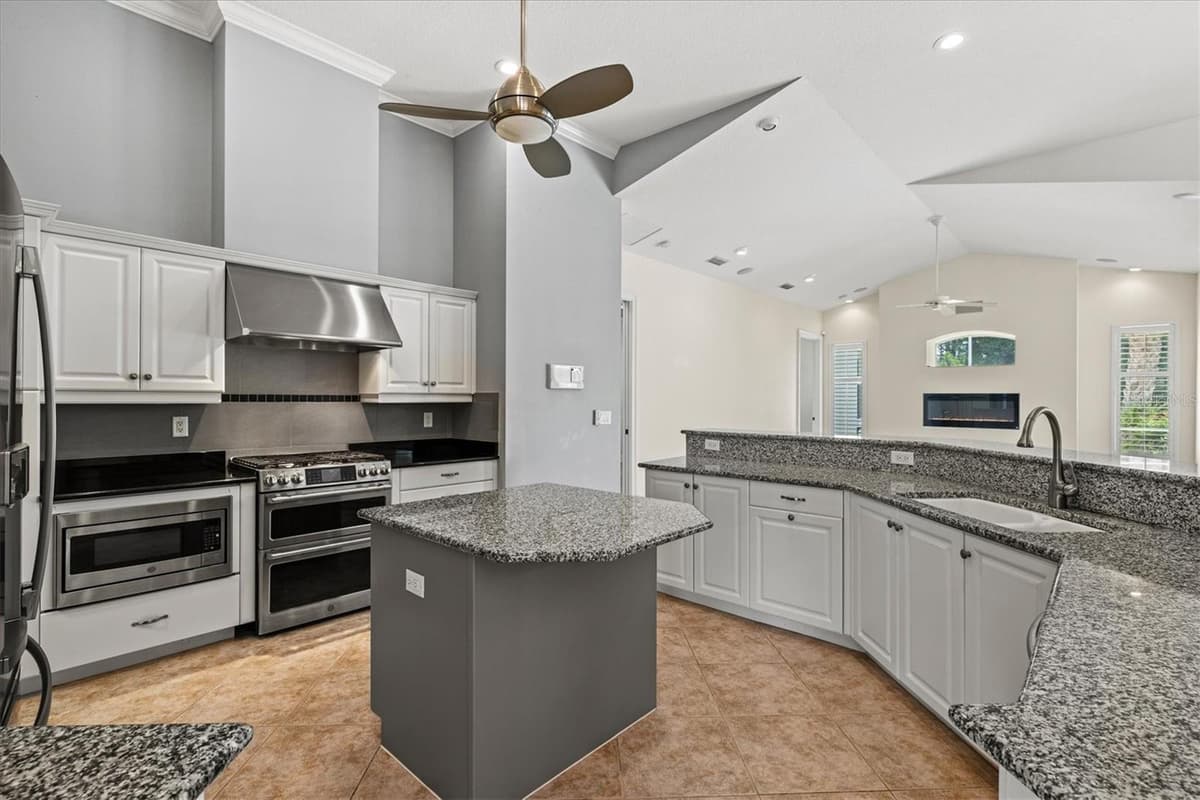 4364 CORSO VENETIA BOULEVARD — photo 3 of 92
