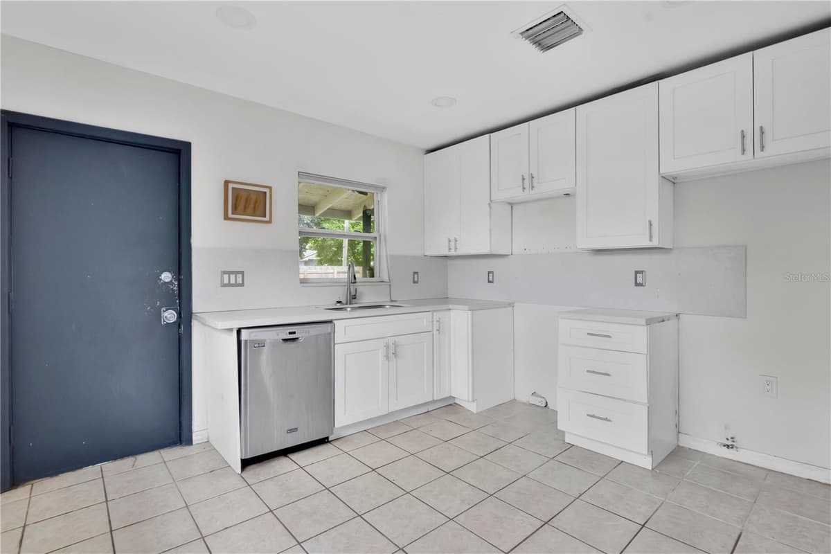 315 E STREET — photo 11 of 22