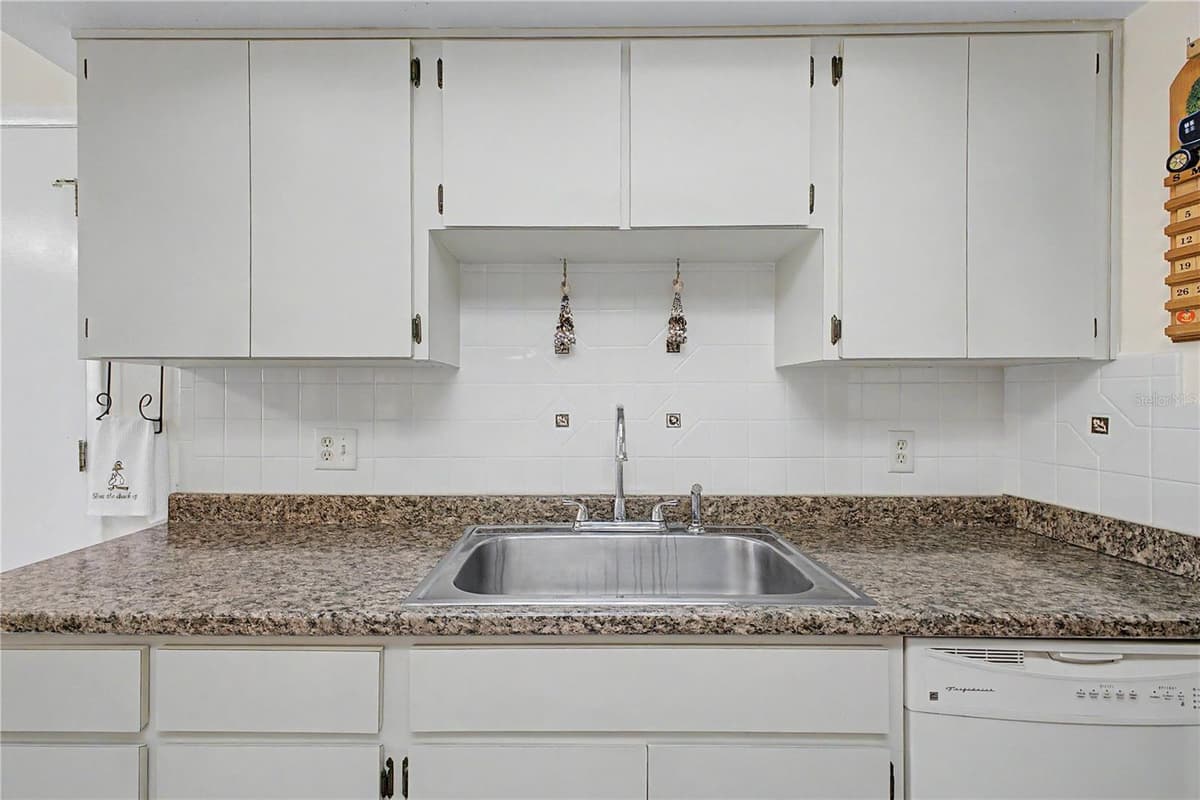 6591 BRAMBLELEAF DRIVE — photo 15 of 45