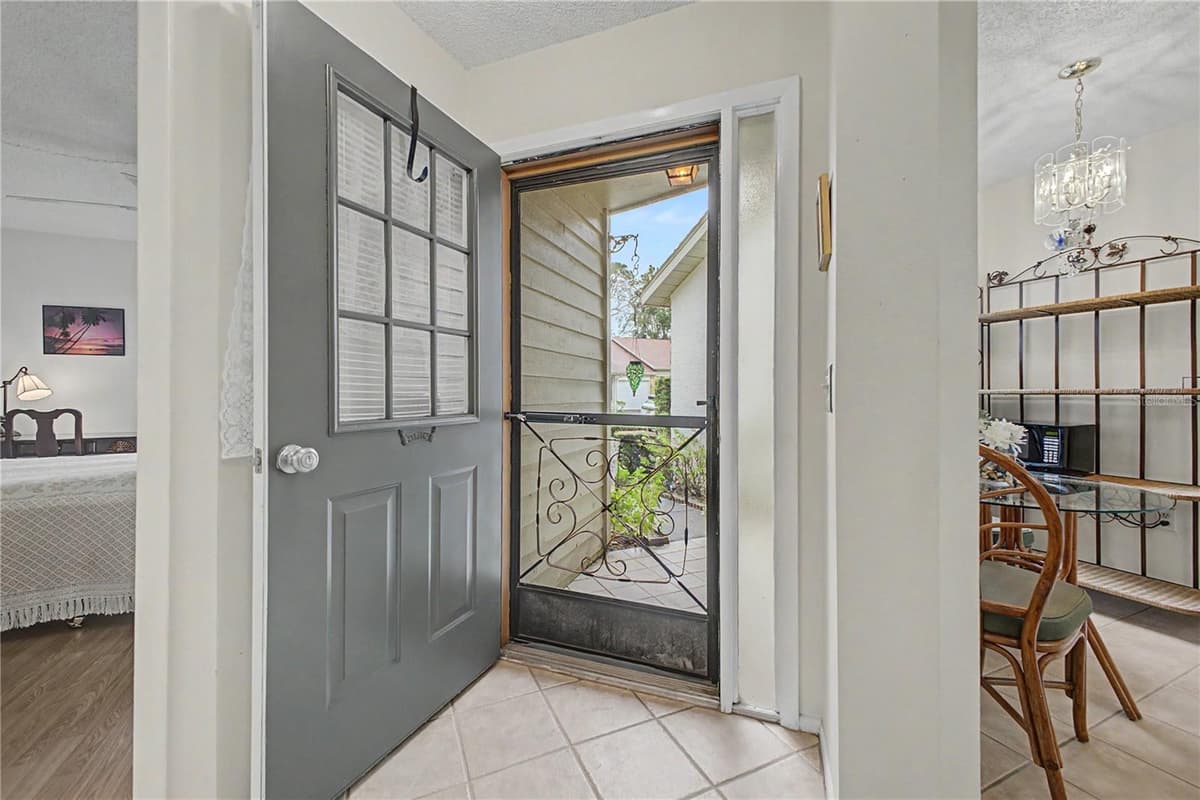 6591 BRAMBLELEAF DRIVE — photo 6 of 45
