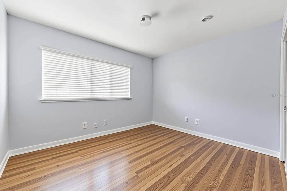 875 VILLAGE DRIVE — photo 20 of 33