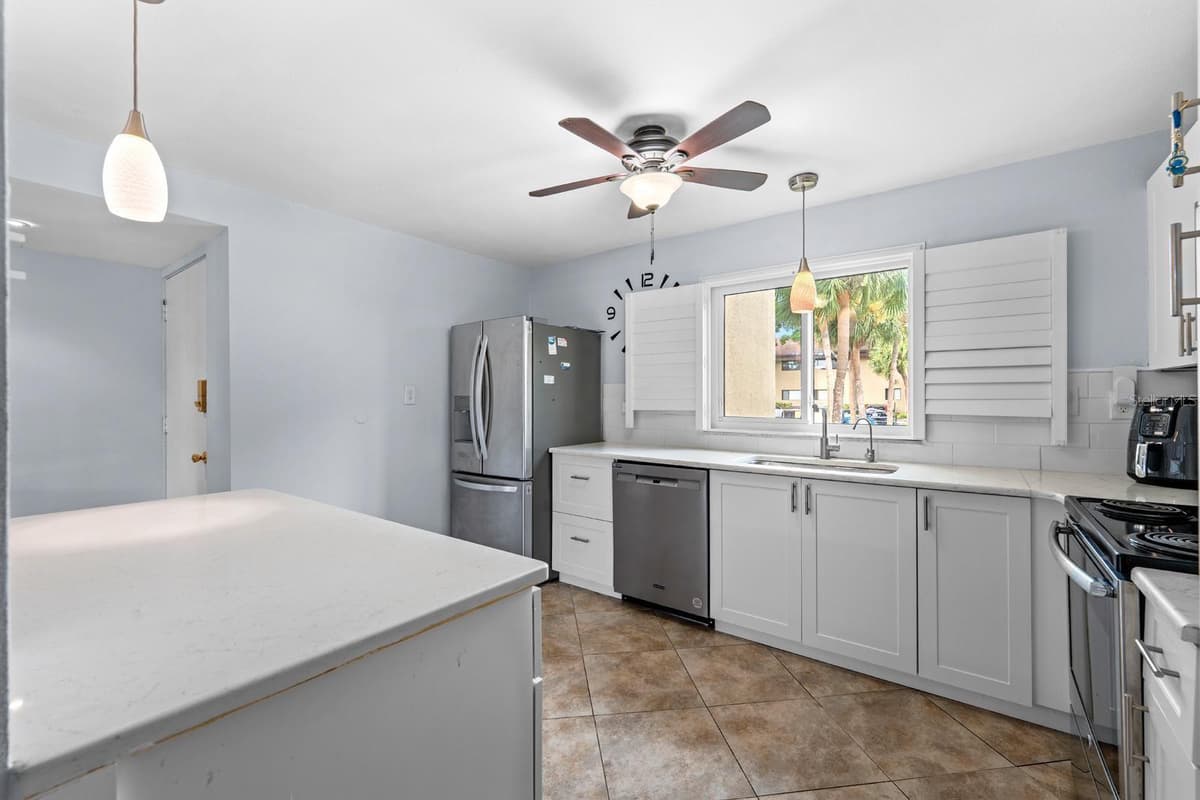 875 VILLAGE DRIVE — photo 12 of 33
