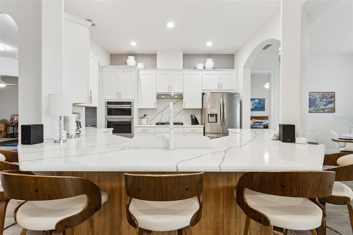 5141 GREENS DRIVE — photo 5 of 51