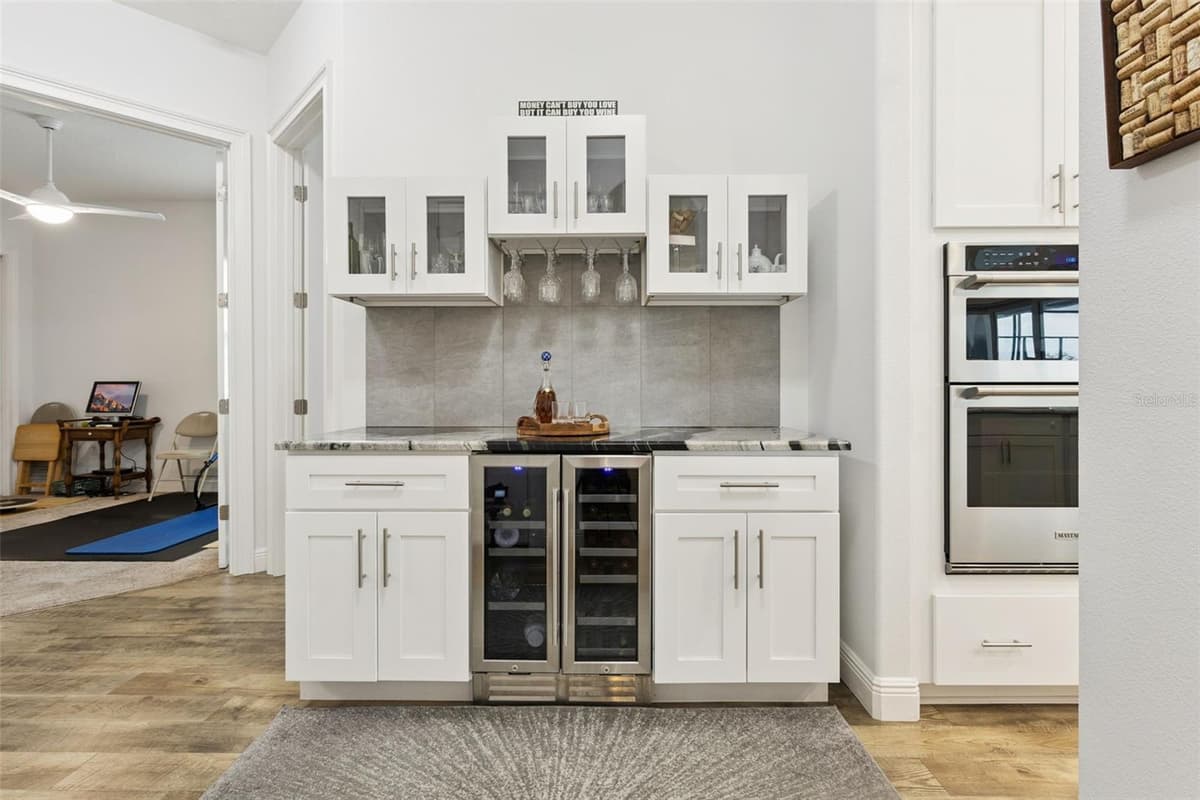 5141 GREENS DRIVE — photo 6 of 51