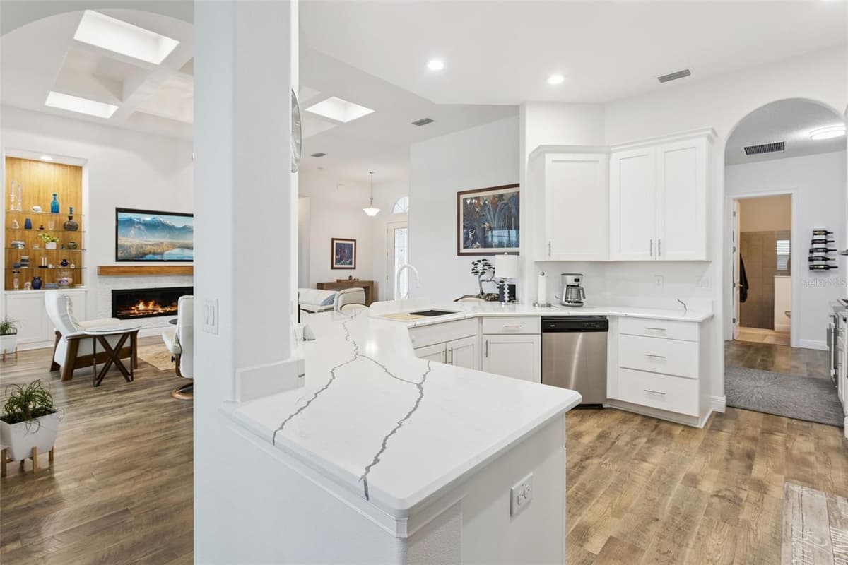 5141 GREENS DRIVE — photo 16 of 51