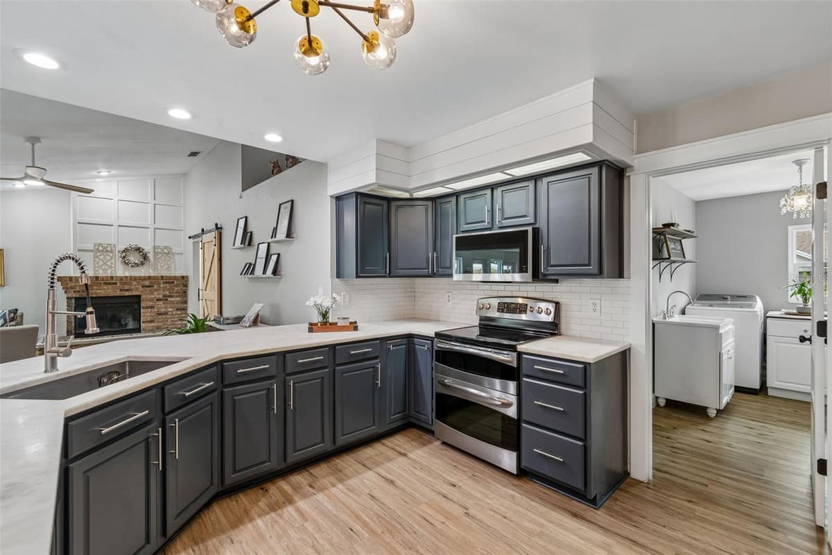 3607 LITHIA RIDGE BOULEVARD — photo 12 of 61