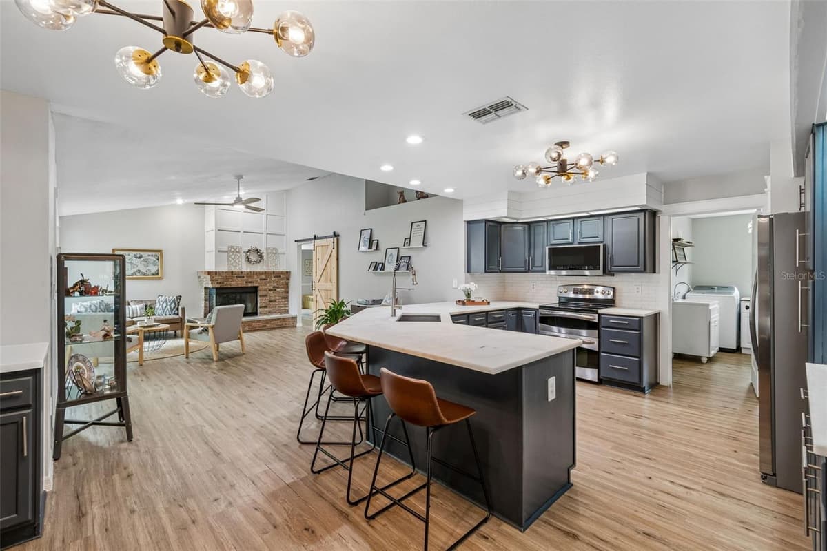 3607 LITHIA RIDGE BOULEVARD — photo 9 of 61
