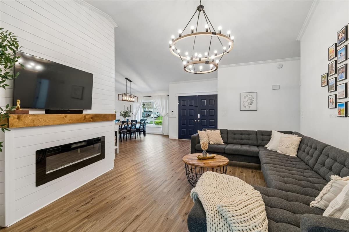 3607 LITHIA RIDGE BOULEVARD — photo 6 of 61