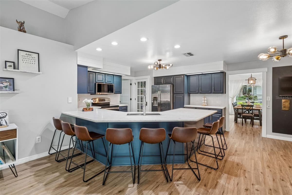 3607 LITHIA RIDGE BOULEVARD — photo 10 of 61