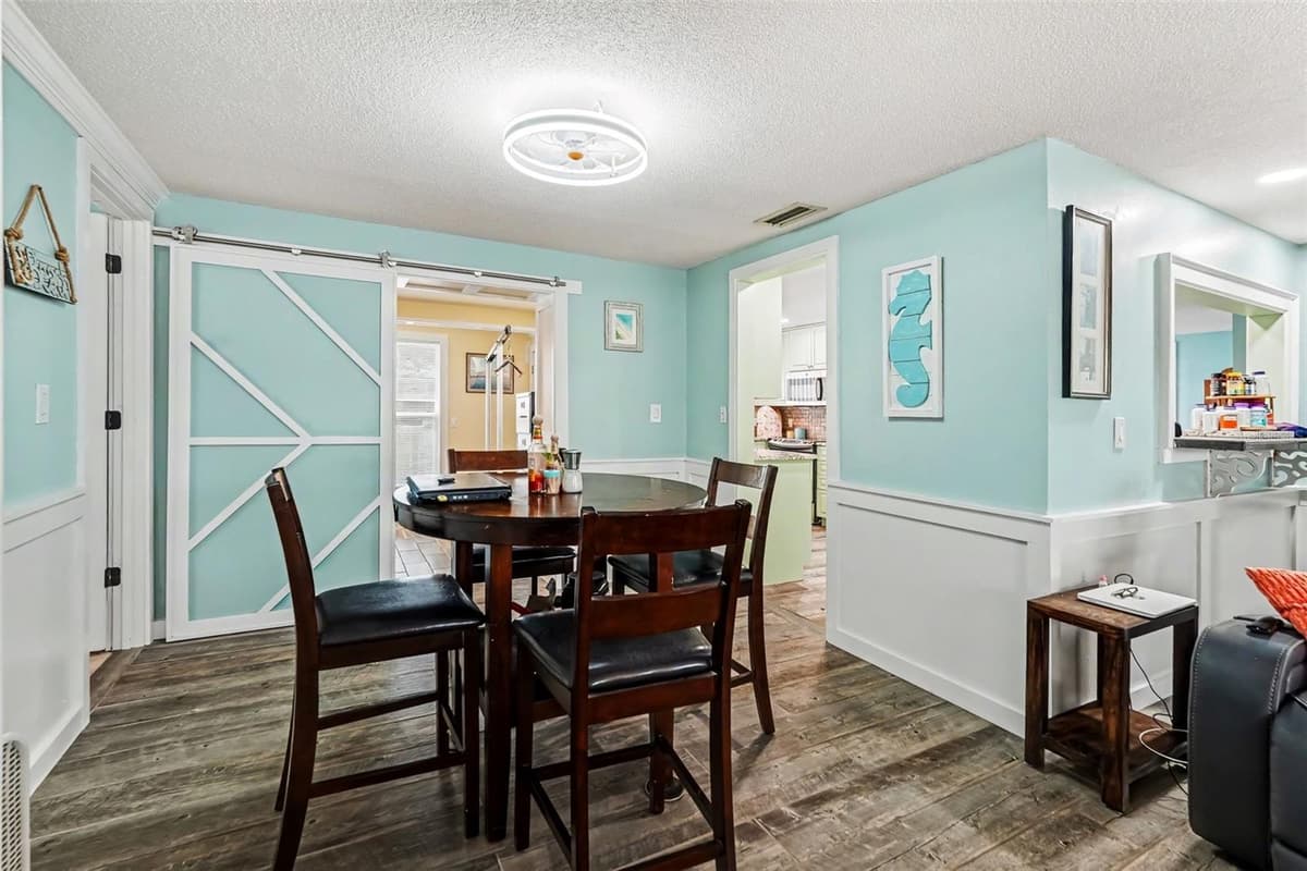 4315 STRATFIELD DRIVE — photo 7 of 24
