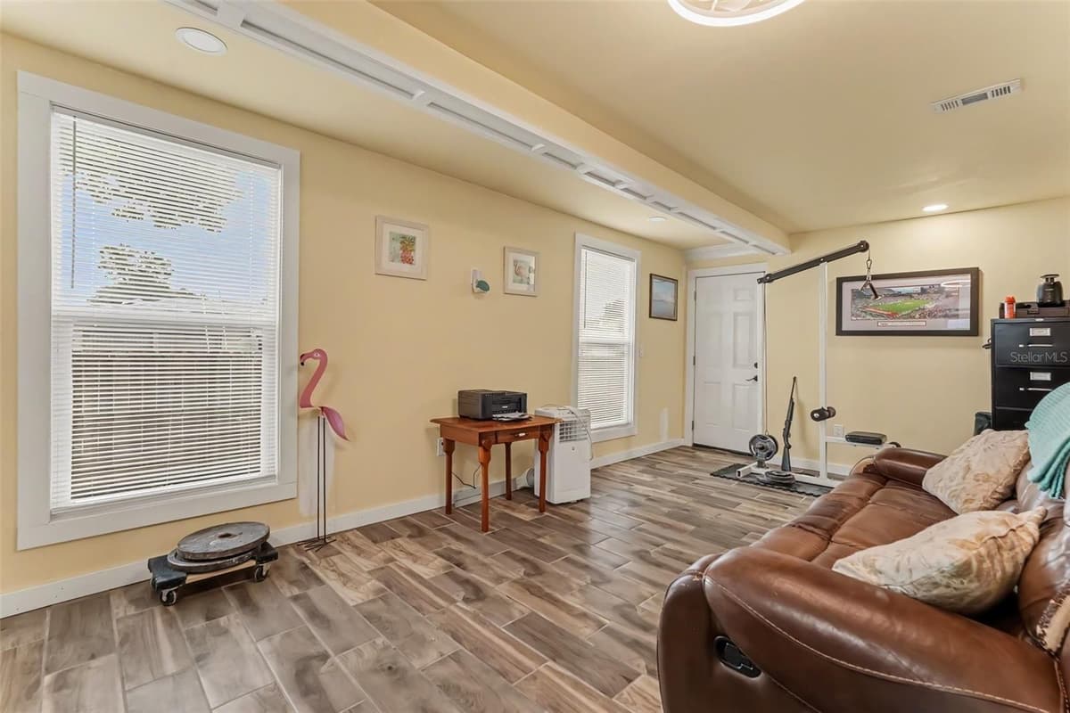 4315 STRATFIELD DRIVE — photo 12 of 24