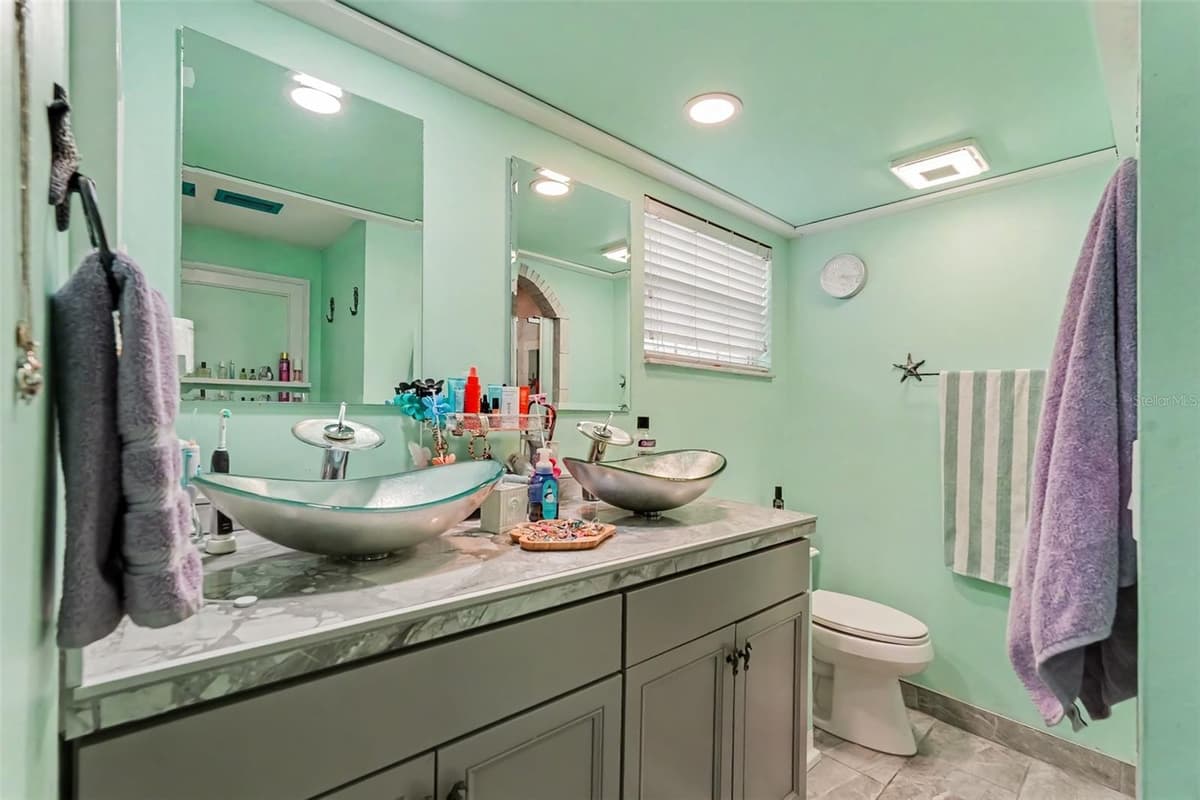 4315 STRATFIELD DRIVE — photo 16 of 24