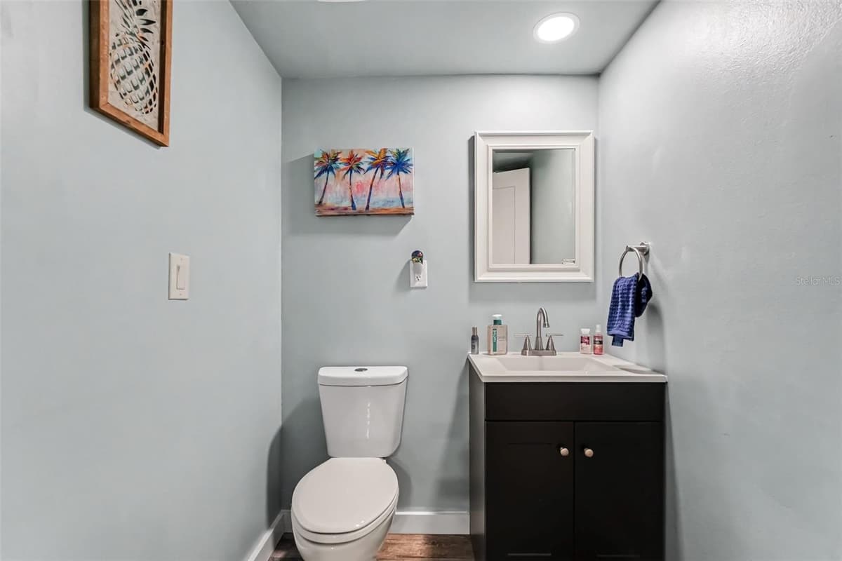 4315 STRATFIELD DRIVE — photo 13 of 24